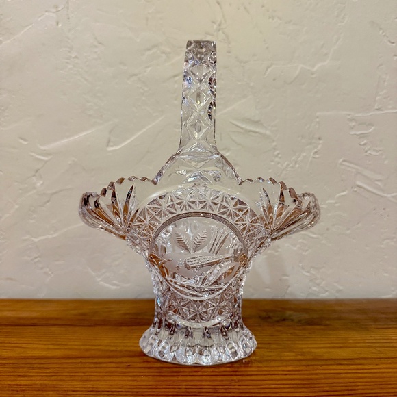 Hofbauer Other - Hofbauer Byrdes Collection Crystal 11” Deep Basket with Bird Medallion